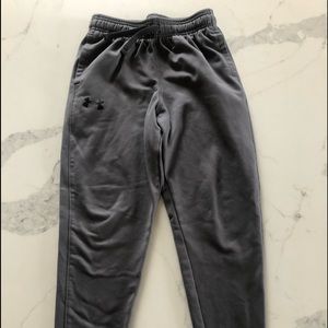 Gray under armor boys youth size small pants gently worn